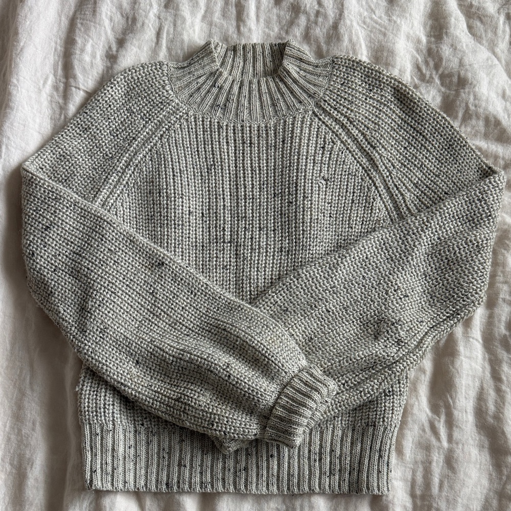 Doen Speckled Light Gray Crewneck Sweater